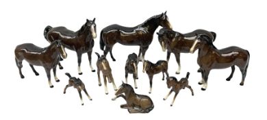 Collection of Beswick bay horses to include recumbent foal no.915 and Quarter Horse