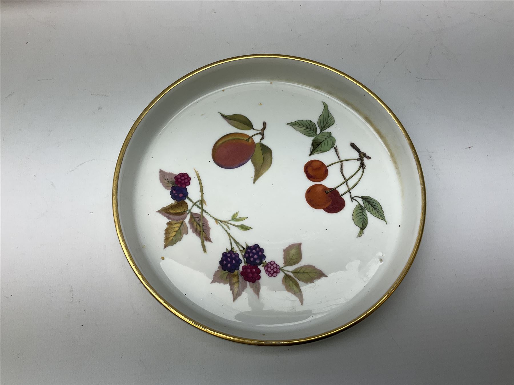 Royal Worcester 'Evesham' pattern tea and dinnerwares - Image 10 of 23