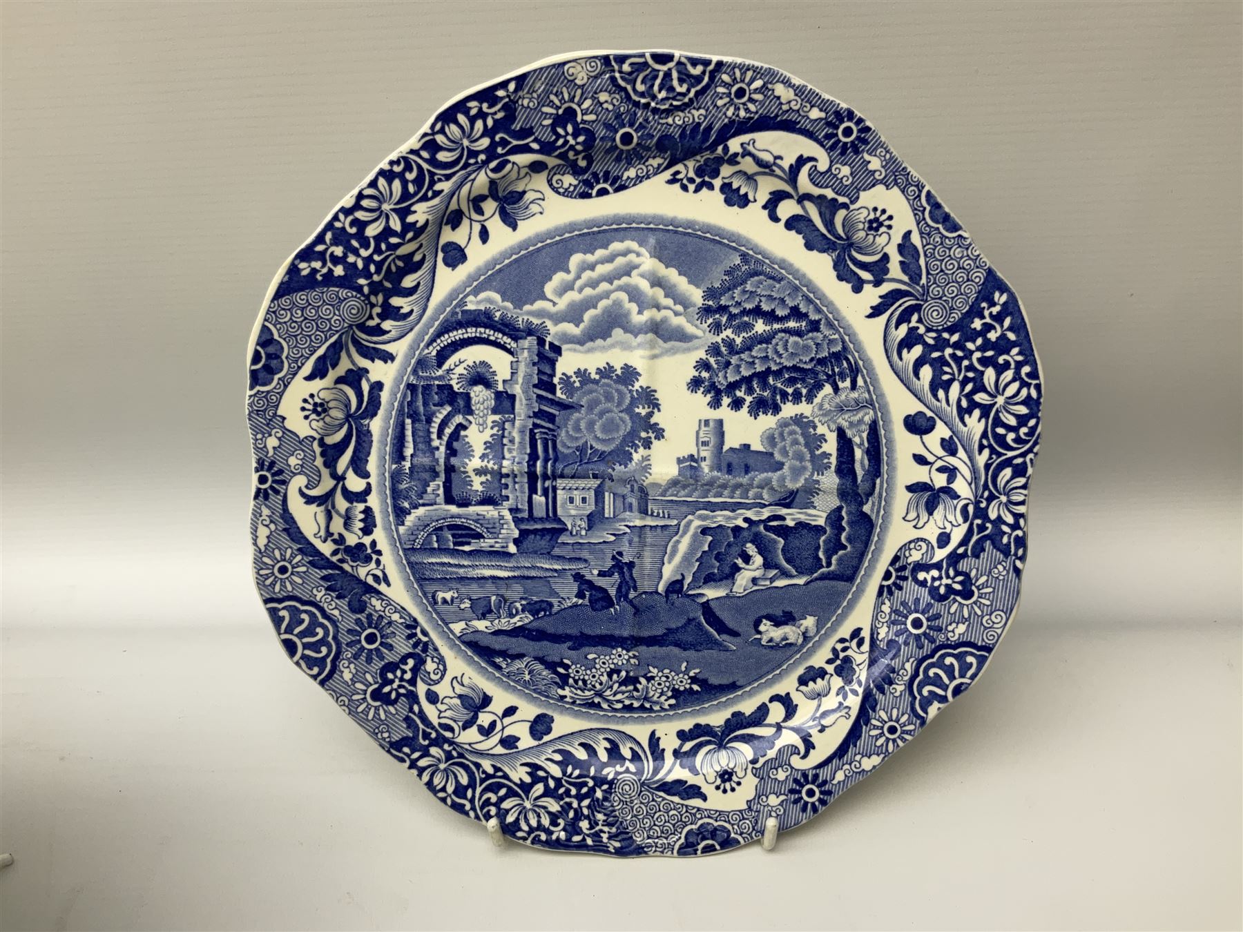 Royal Worcester 'Evesham' pattern tea and dinnerwares - Image 2 of 23