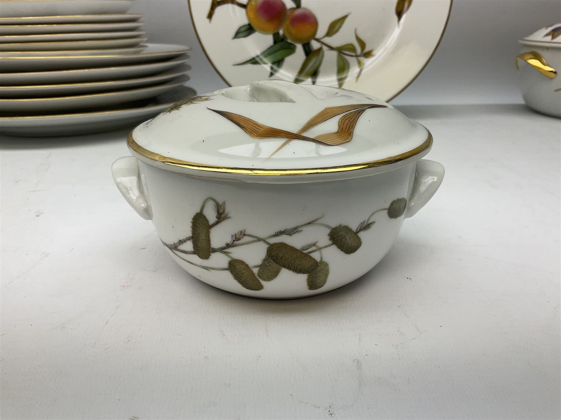 Royal Worcester 'Evesham' pattern tea and dinnerwares - Image 17 of 23