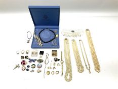 9ct gold and 9ct gold stone set jewellery oddments