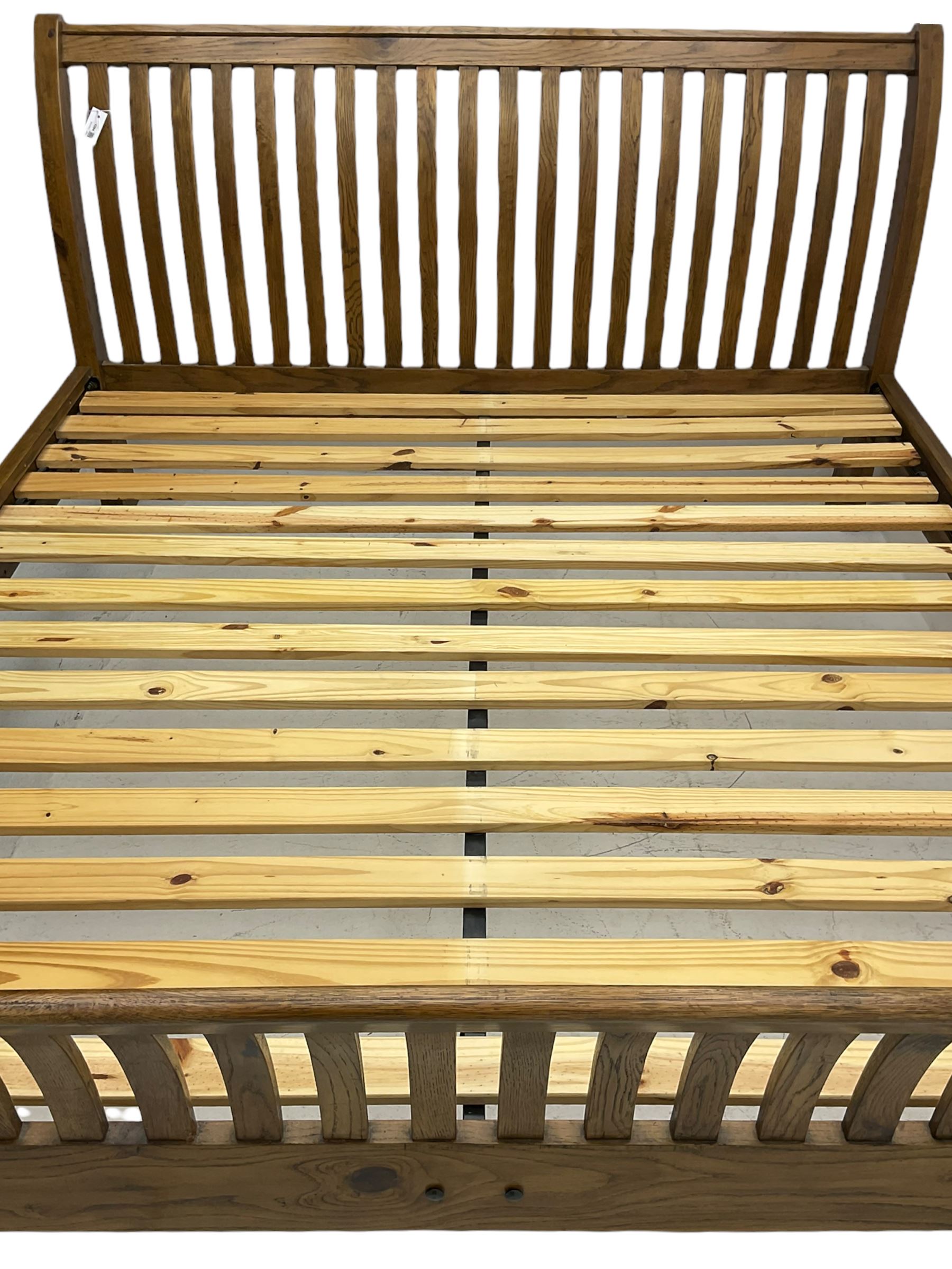 Oak 6' Super Kingsize sleigh bedstead - Image 5 of 7