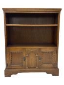 Medium oak bookcase