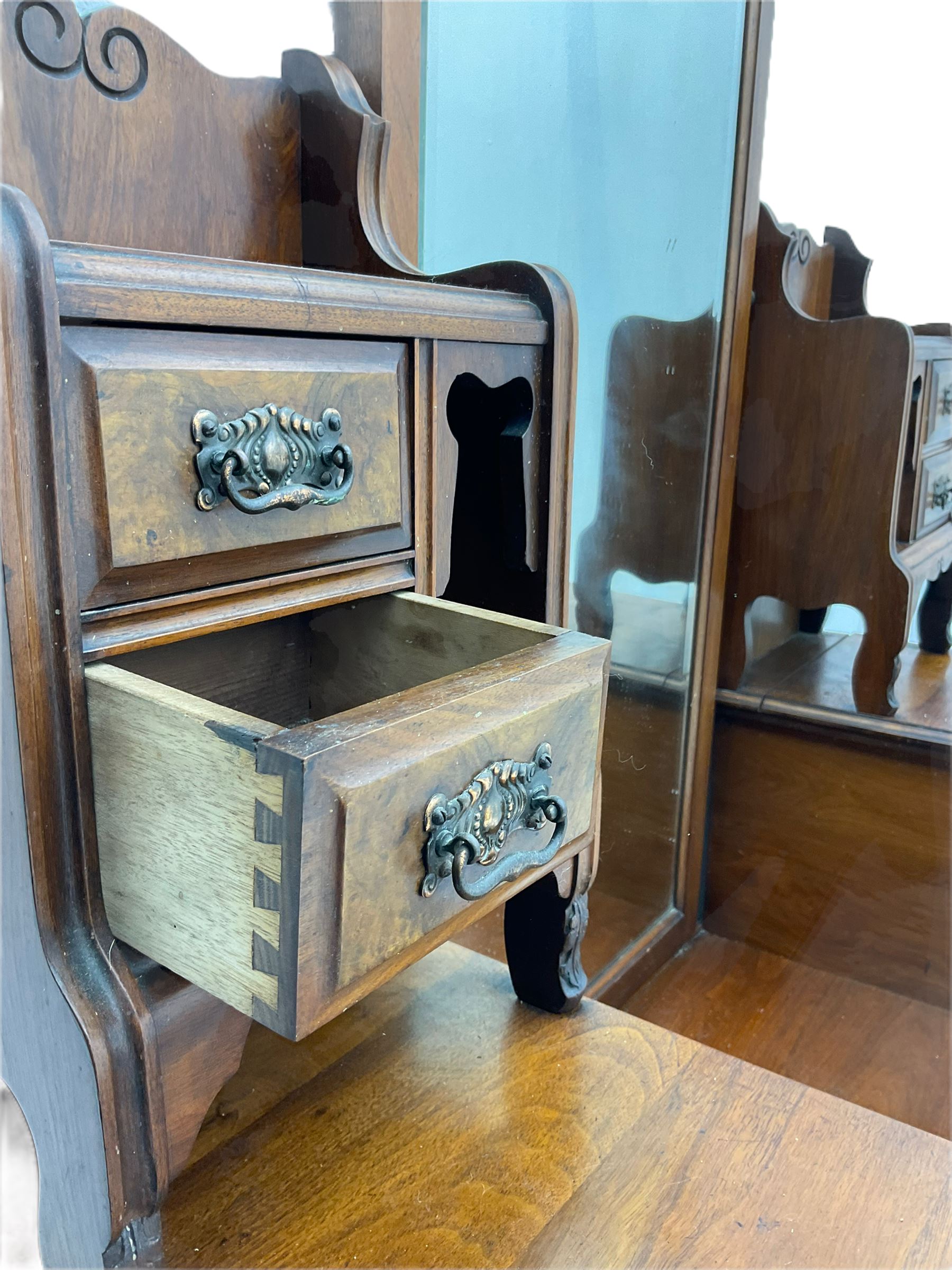 Late 19th century walnut dressing chest - Image 7 of 8