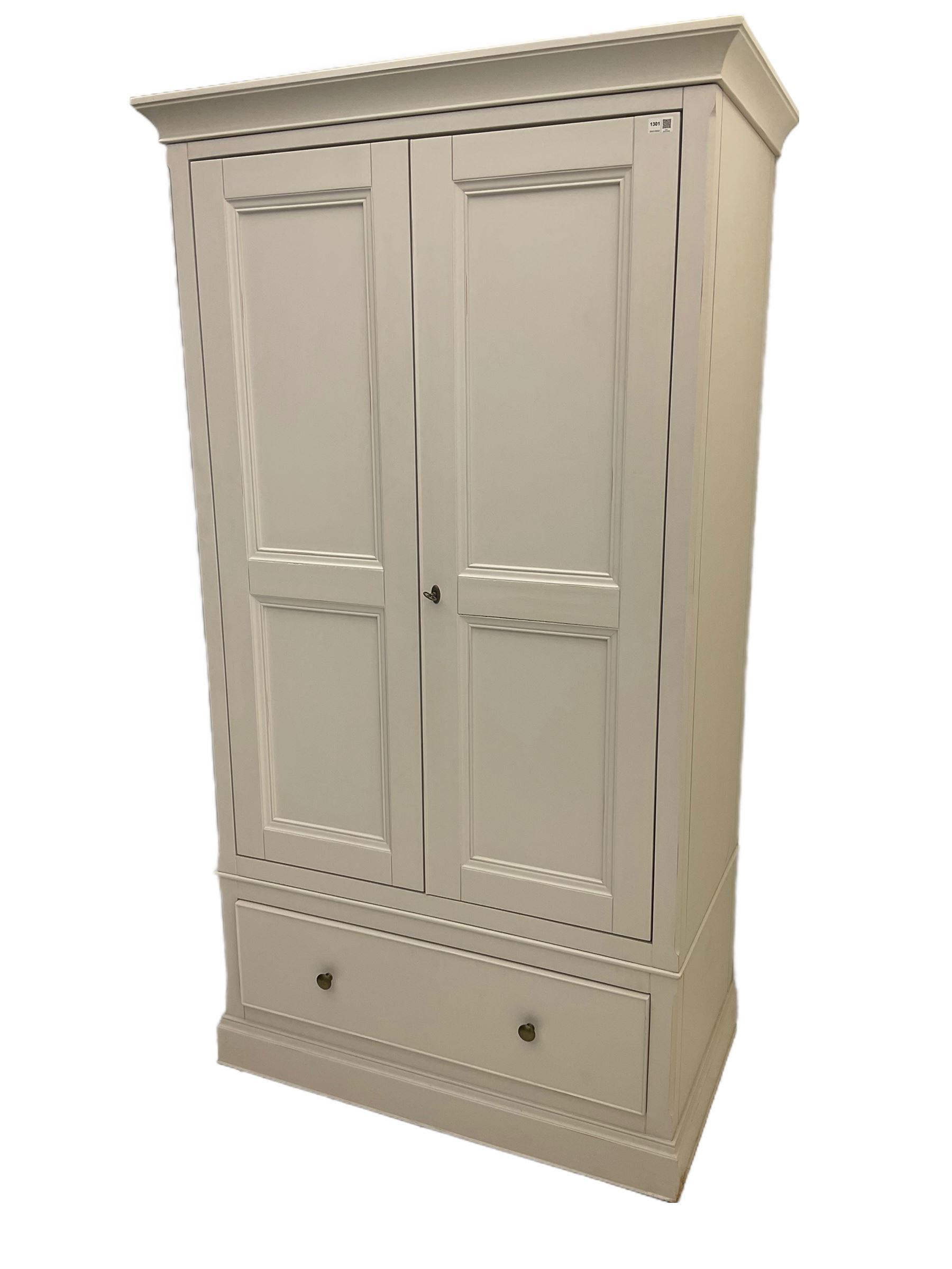 Willis Gambier white painted double wardrobe - Image 4 of 6