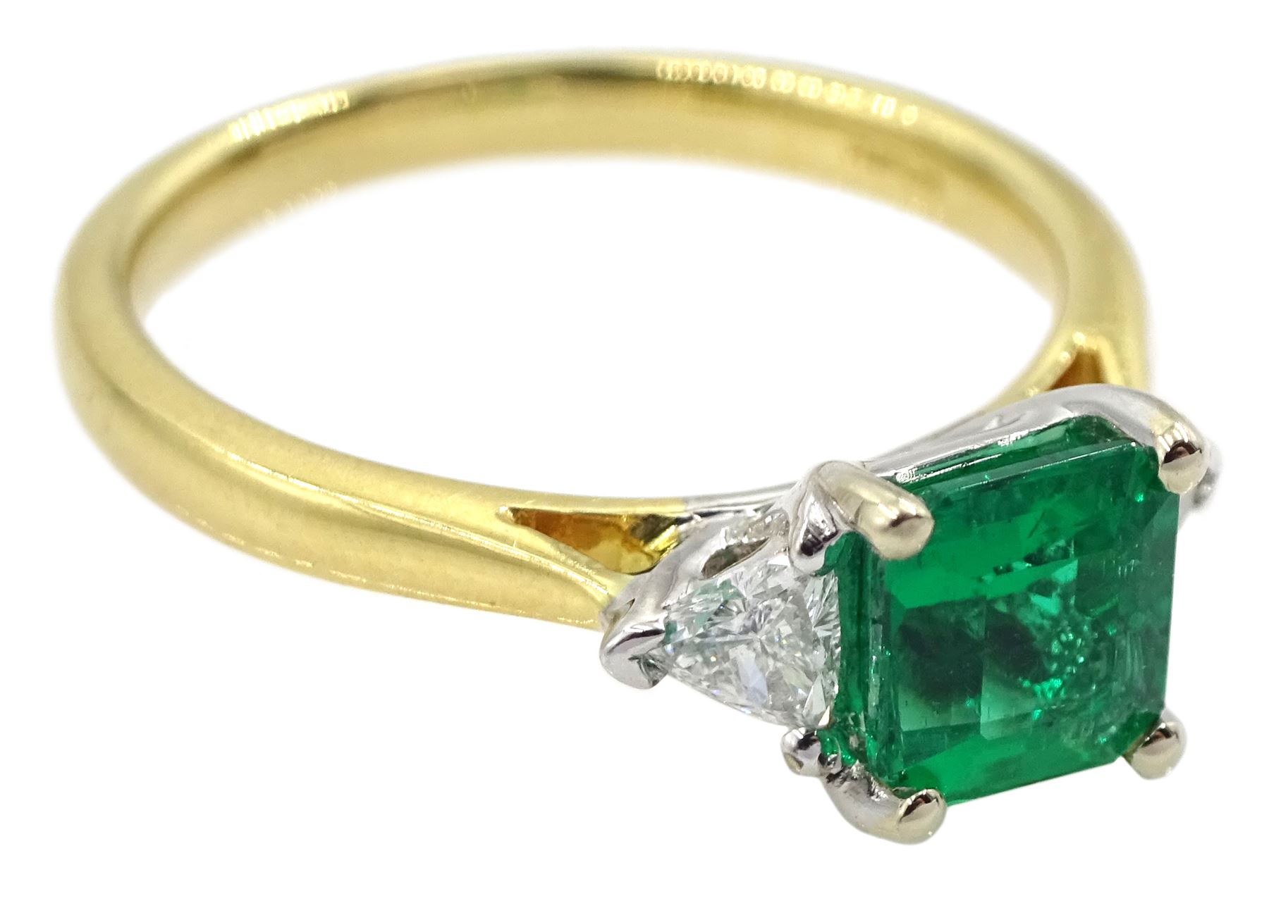 18ct gold three stone no oil emerald and trillion cut diamond ring - Image 3 of 4