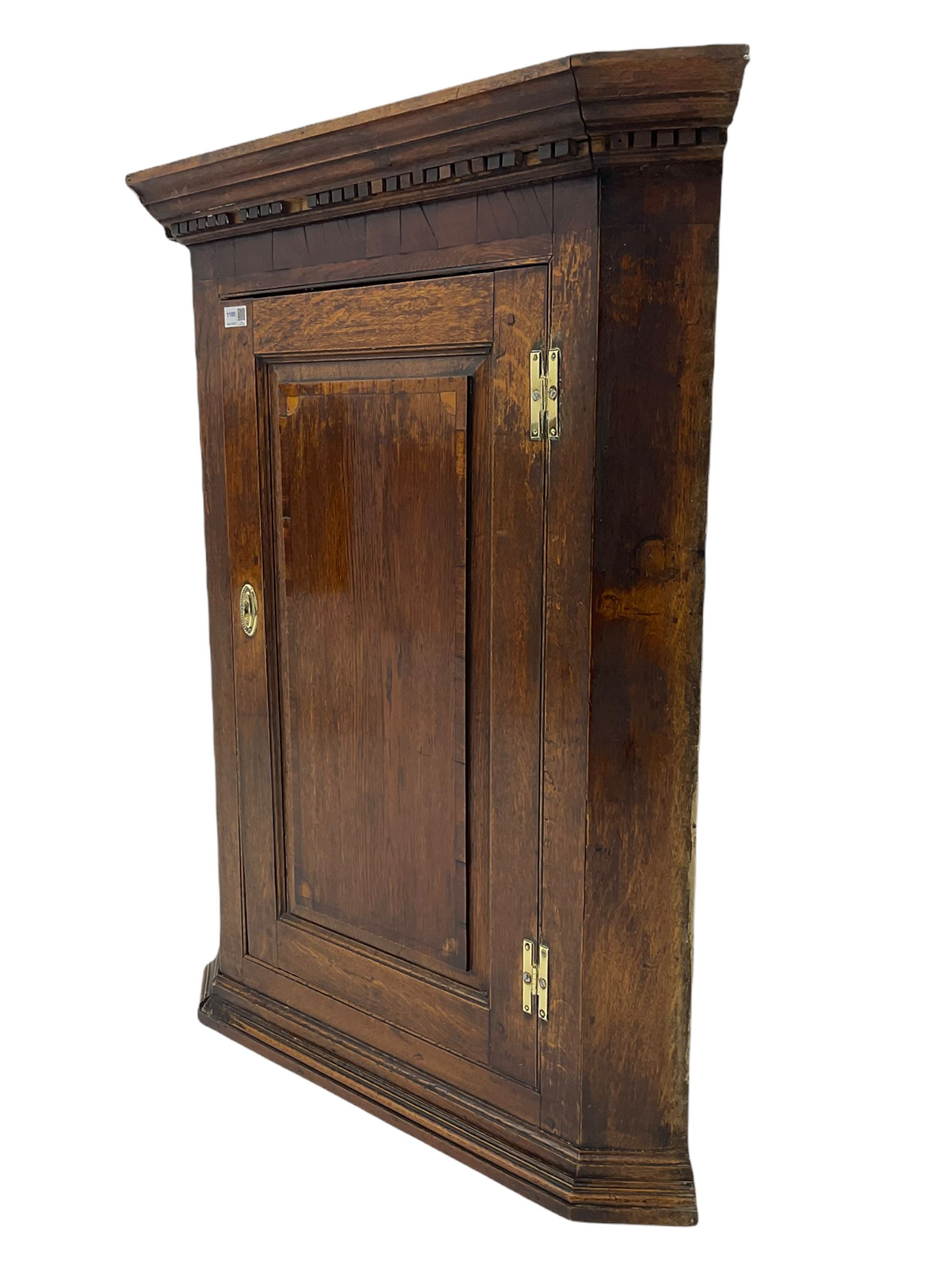 Georgian oak wall hanging corner cupboard - Image 2 of 5