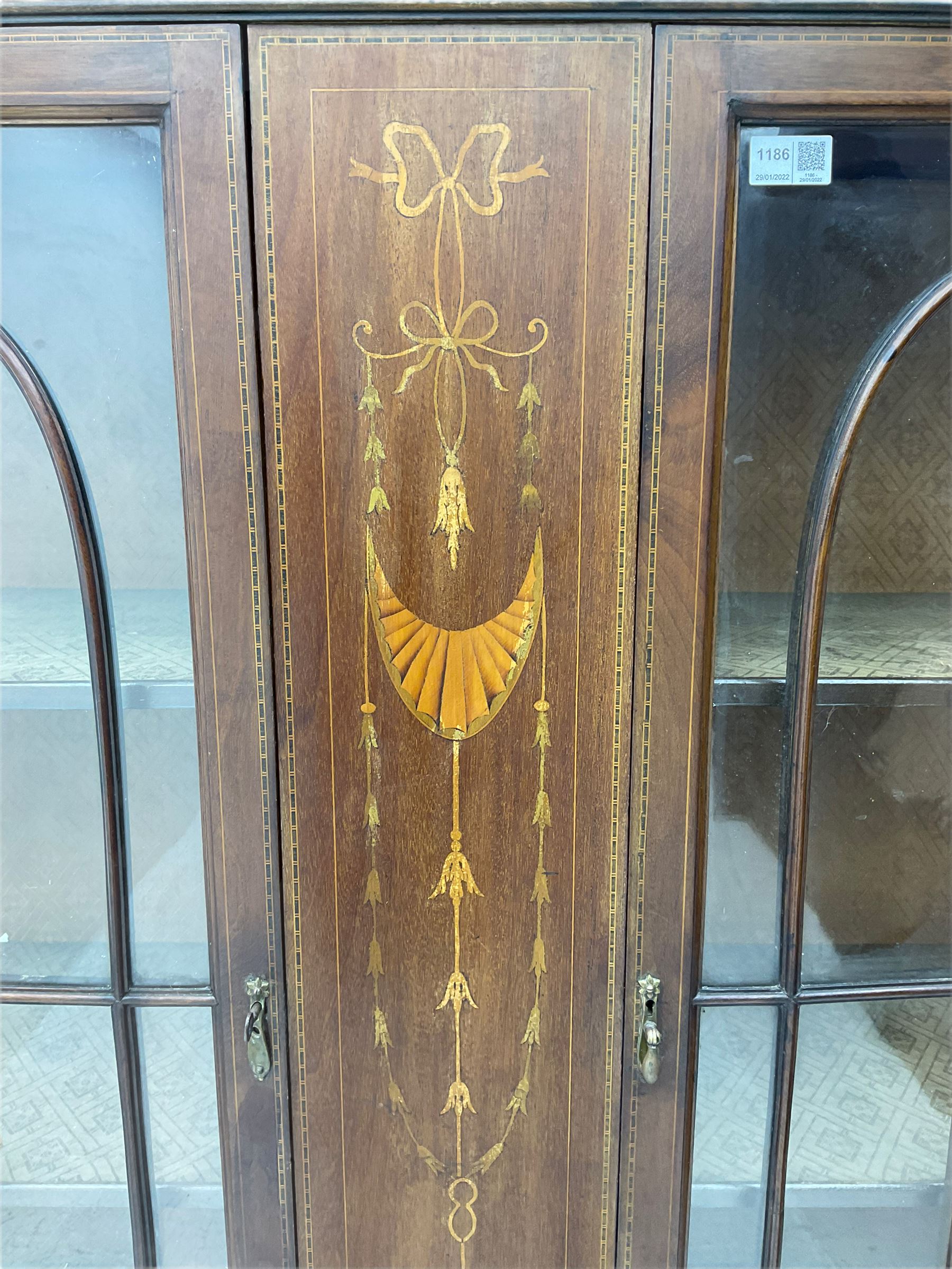 Edwardian inlaid mahogany display cabinet - Image 5 of 9