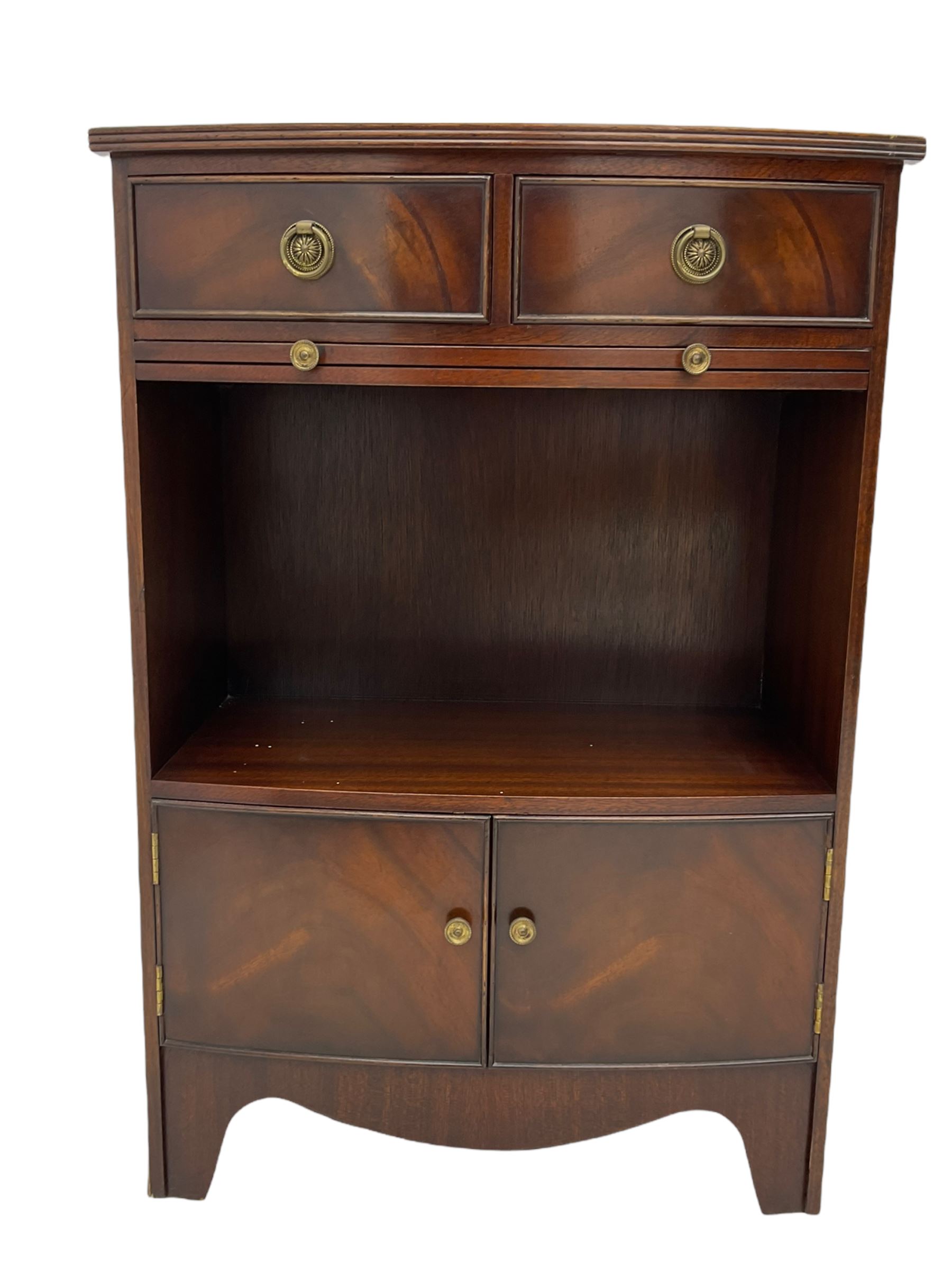 Small mahogany bow front cabinet - Image 3 of 11