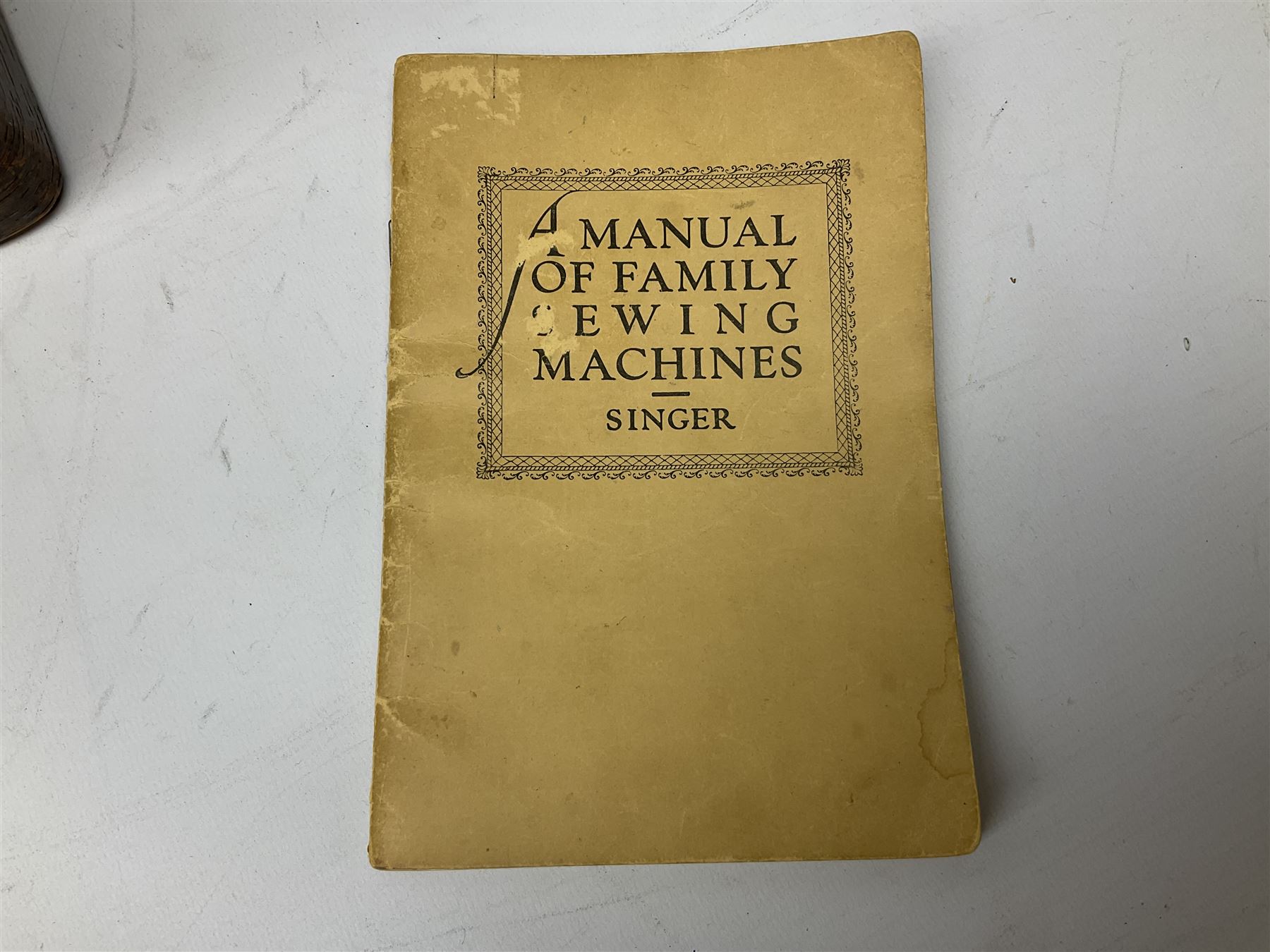 Singer sewing machine no. EA584046 in case (missing key) and Singer Manual of Family Sewing Machines - Image 8 of 10