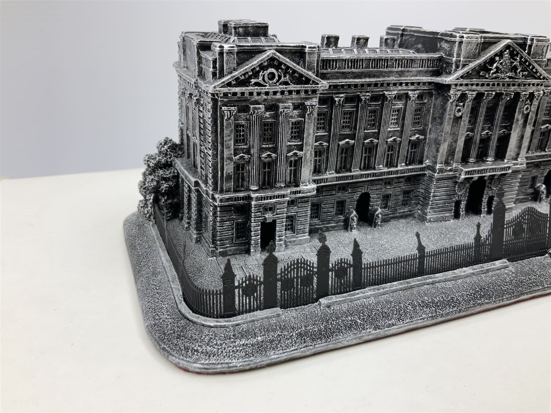 Lilliput Lane Buckingham Palace model - Image 9 of 9