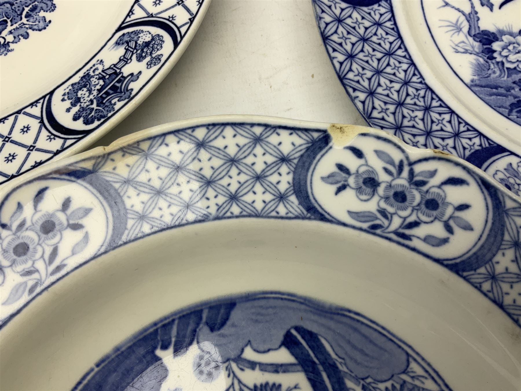 19th century and later blue and white dinner wares - Image 5 of 12