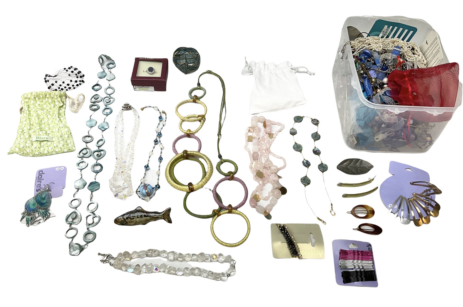 Quantity of costume jewellery to include bangles