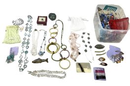 Quantity of costume jewellery to include bangles