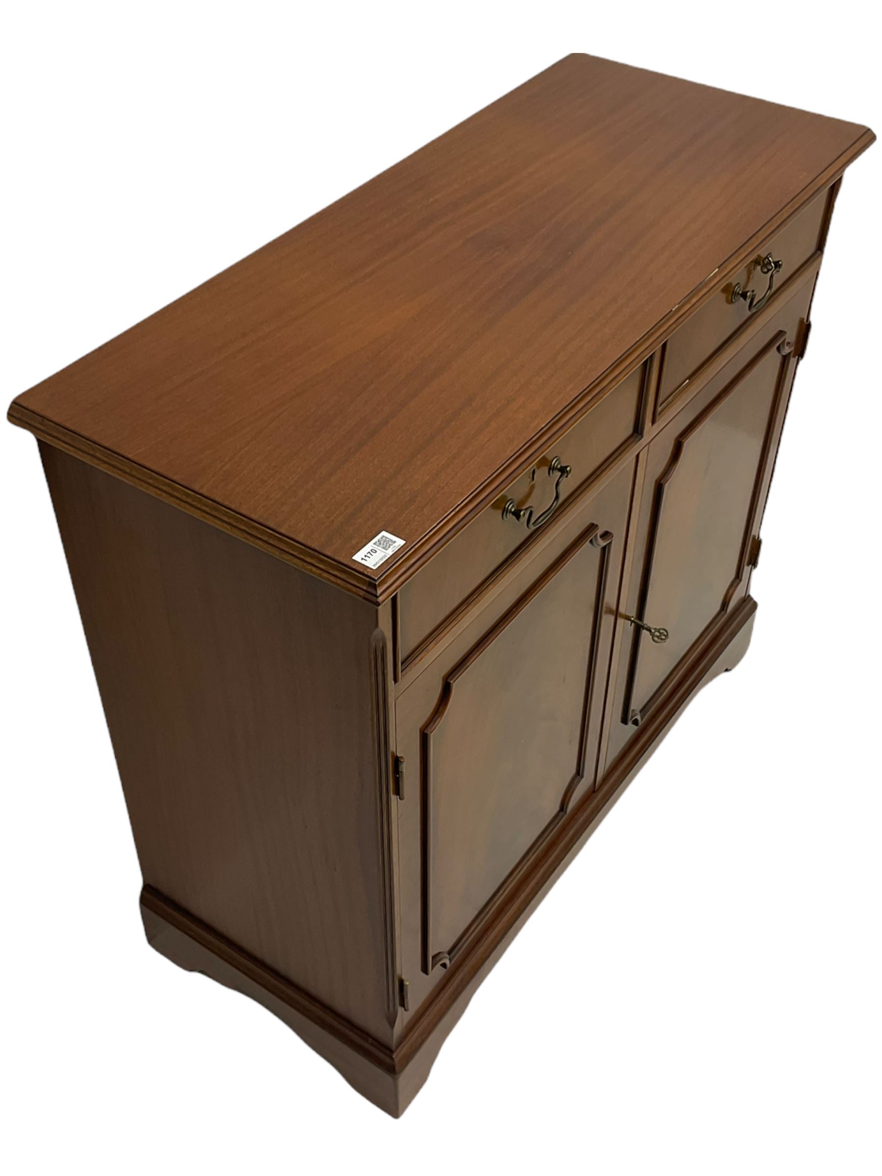 Reproduction mahogany side cabinet - Image 6 of 6