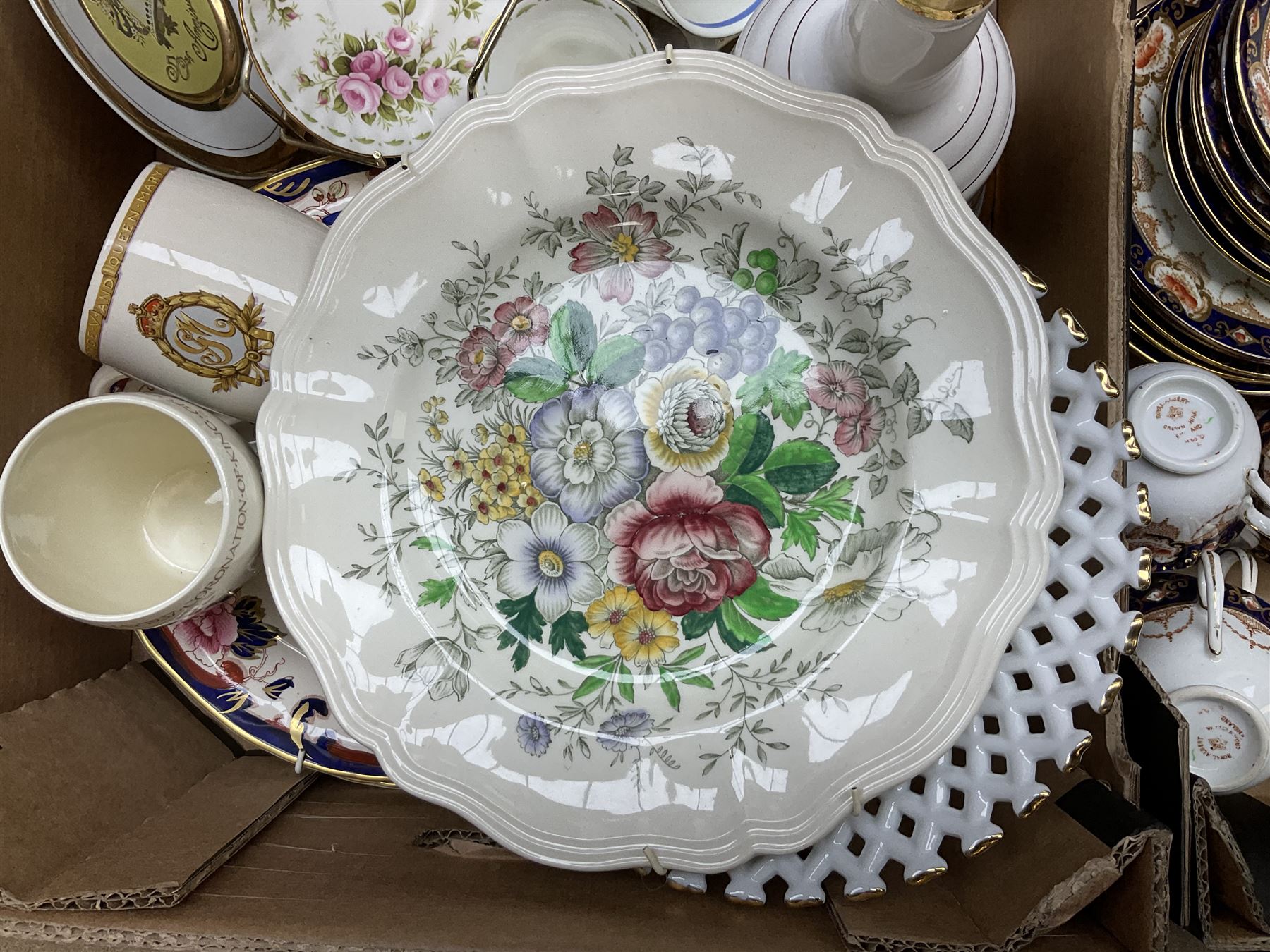 Royal Albert tea wares decorated in the Imari style - Image 10 of 14