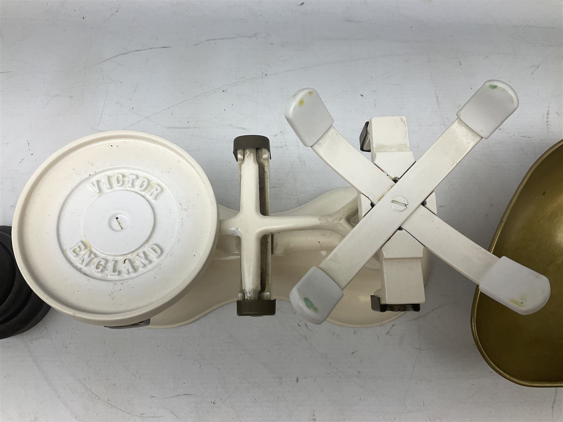 Set of White Enamelled Kitchen Scales - Image 3 of 5