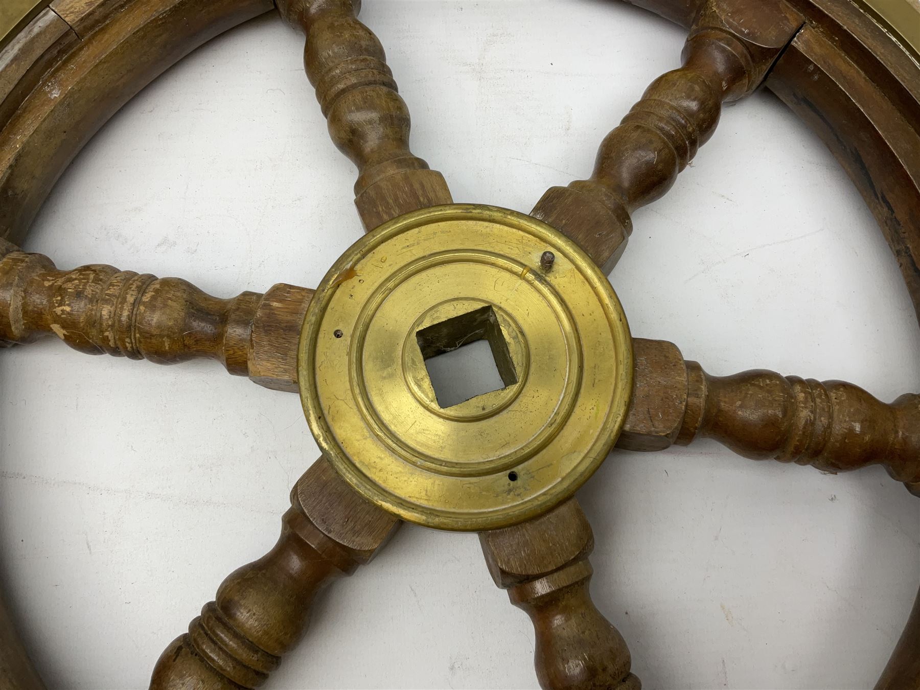 Six turned spokes ship wheel with brass central boss - Image 4 of 8