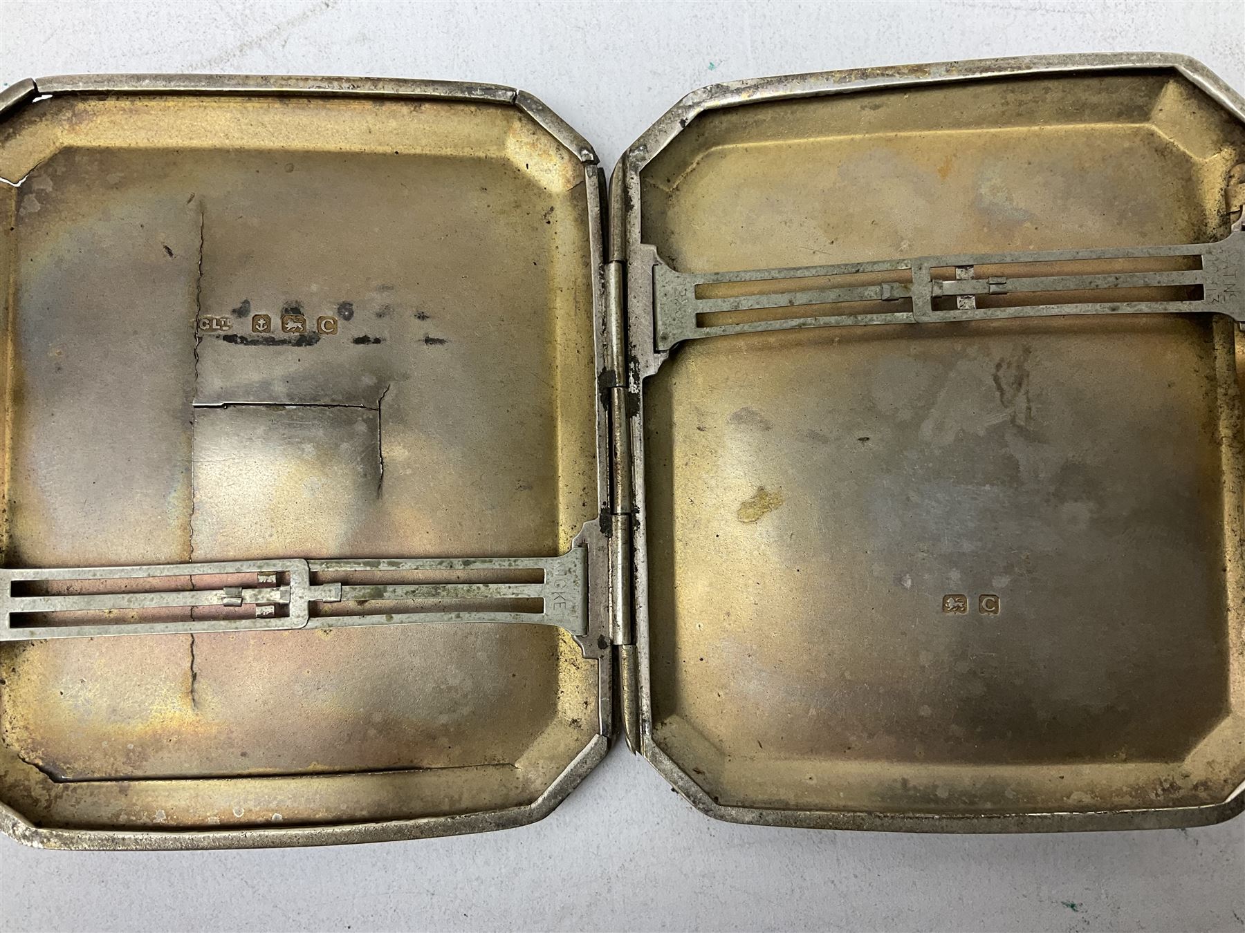 Silver cigarette case - Image 3 of 19