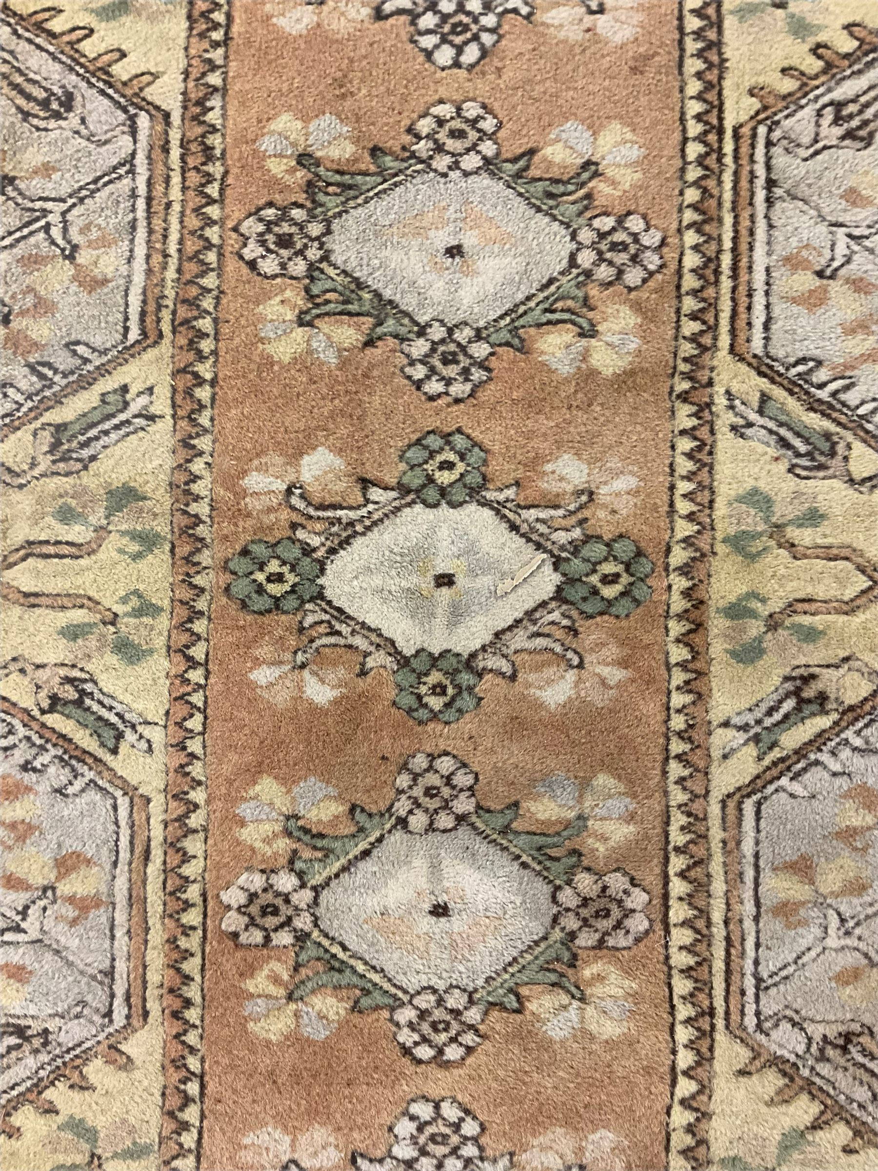 Chinese cream rug and Turkish beige rug (2) - Image 4 of 8