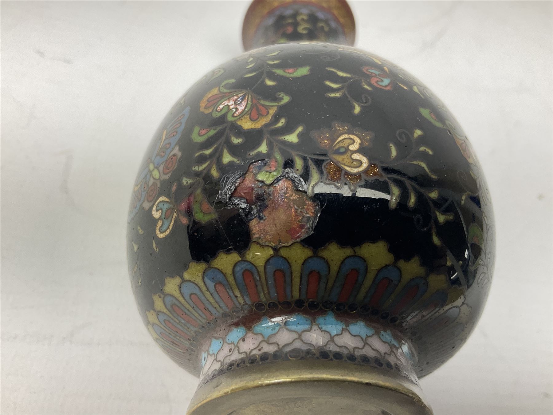 Pair of 19th/ early 20th century Cloisonne vases with bulbous bodies - Image 13 of 38