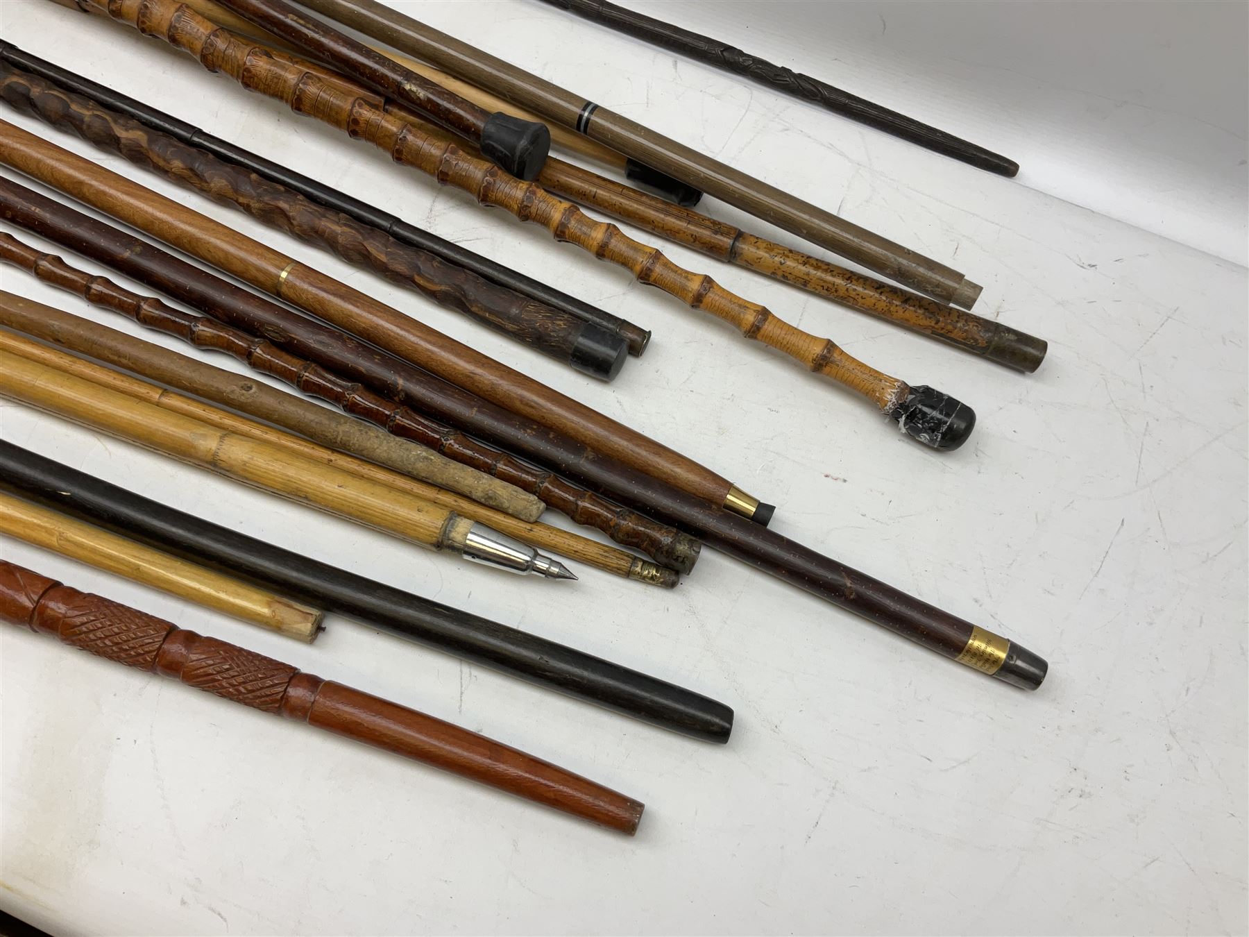 Collection of walking sticks and canes to include 19th/ early 20th century vertebrae example with wh - Image 20 of 20