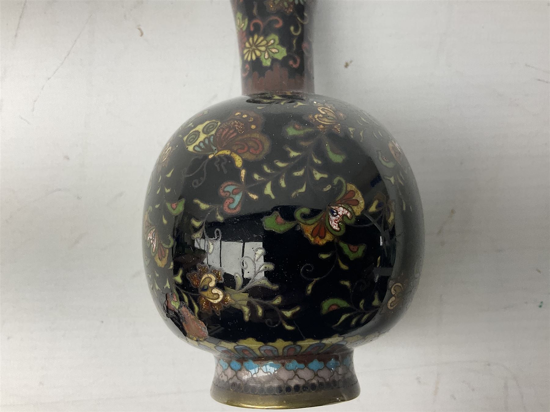 Pair of 19th/ early 20th century Cloisonne vases with bulbous bodies - Image 9 of 38