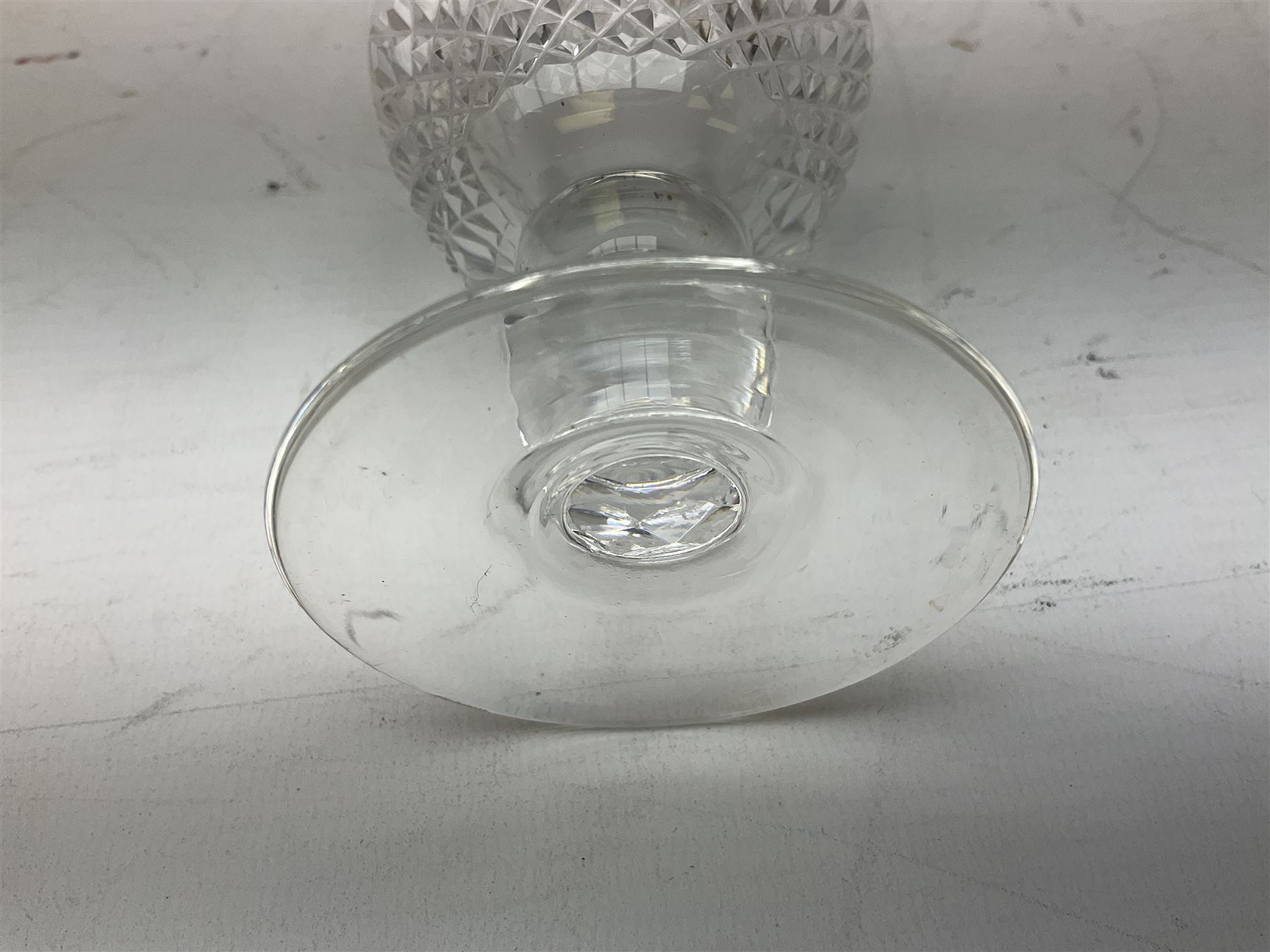 Waterford Crystal cut glass decanter in the Colleen pattern - Image 14 of 35