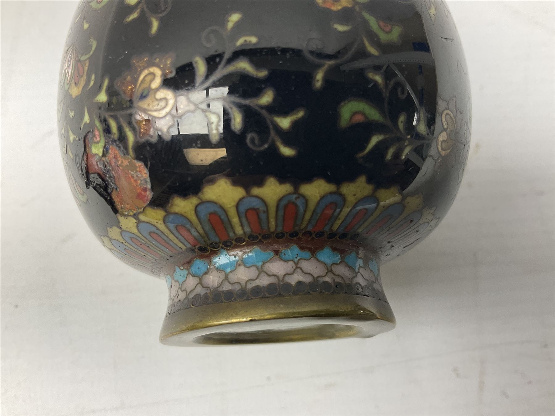 Pair of 19th/ early 20th century Cloisonne vases with bulbous bodies - Image 10 of 38