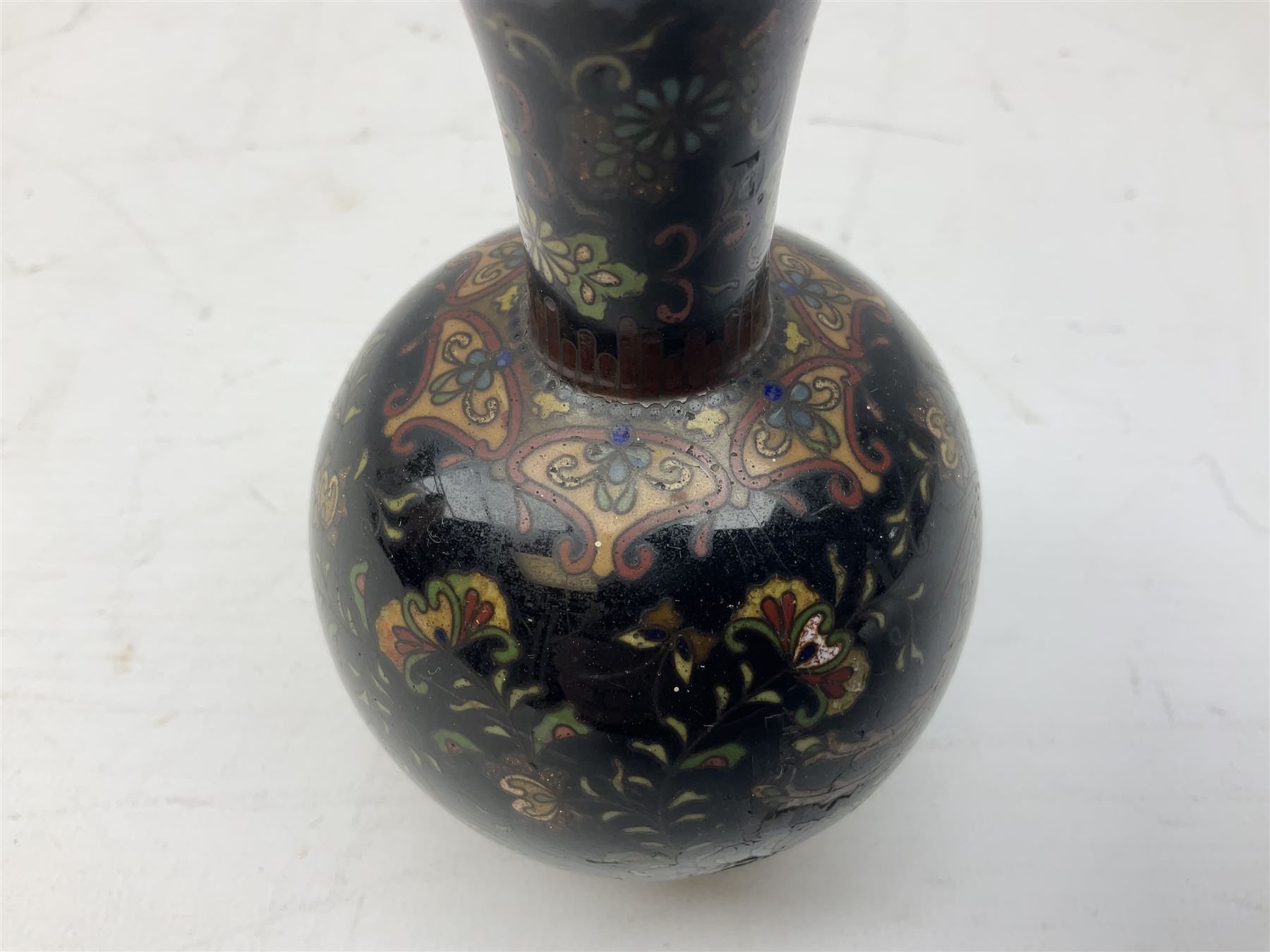 Pair of 19th/ early 20th century Cloisonne vases with bulbous bodies - Image 15 of 38