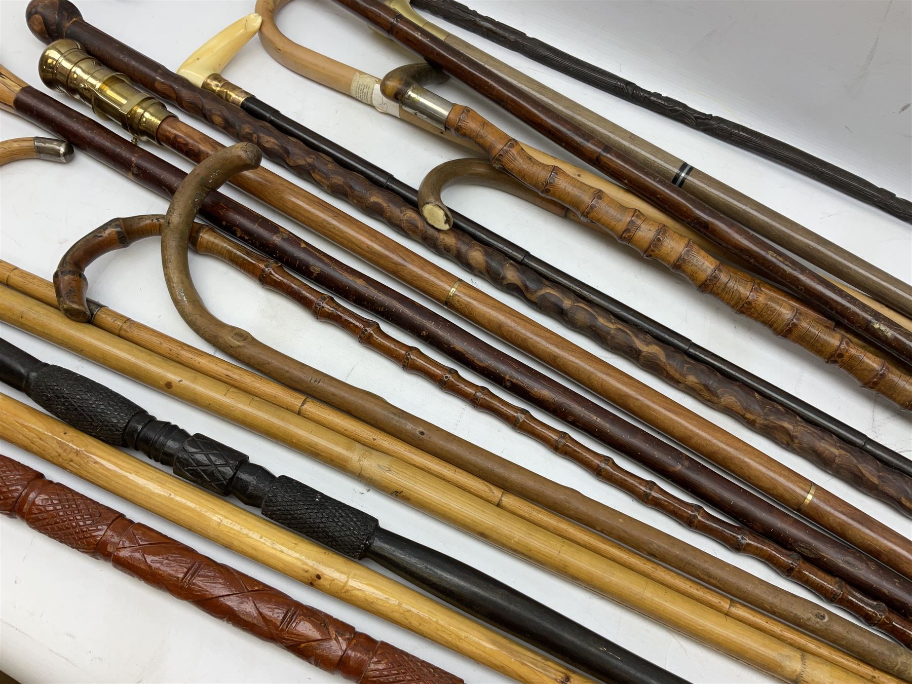 Collection of walking sticks and canes to include 19th/ early 20th century vertebrae example with wh - Image 19 of 20