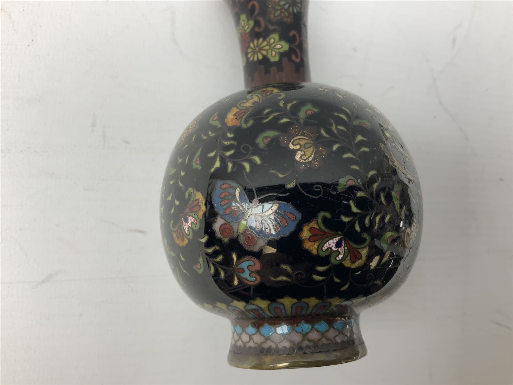 Pair of 19th/ early 20th century Cloisonne vases with bulbous bodies - Image 23 of 38