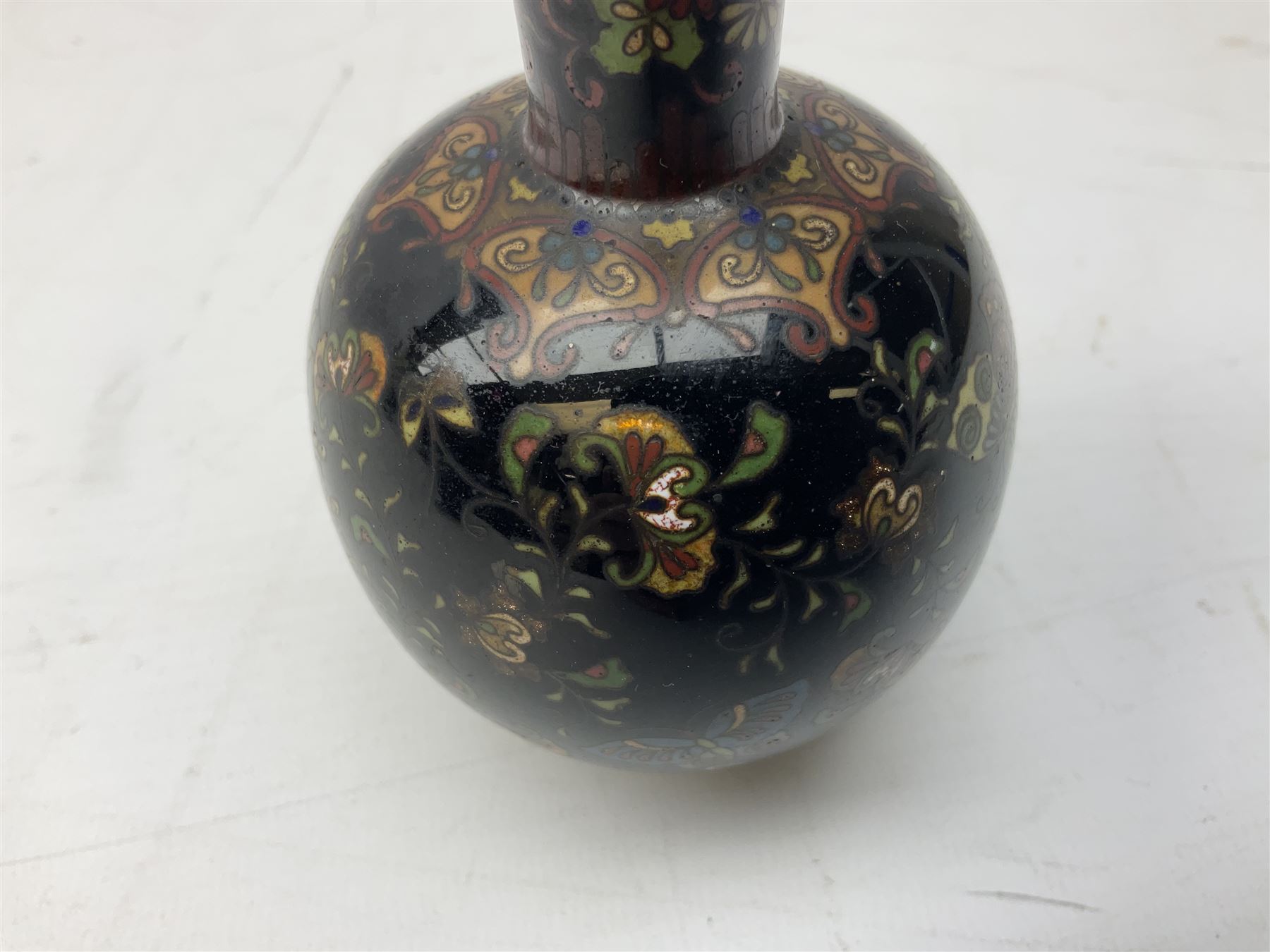 Pair of 19th/ early 20th century Cloisonne vases with bulbous bodies - Image 6 of 38