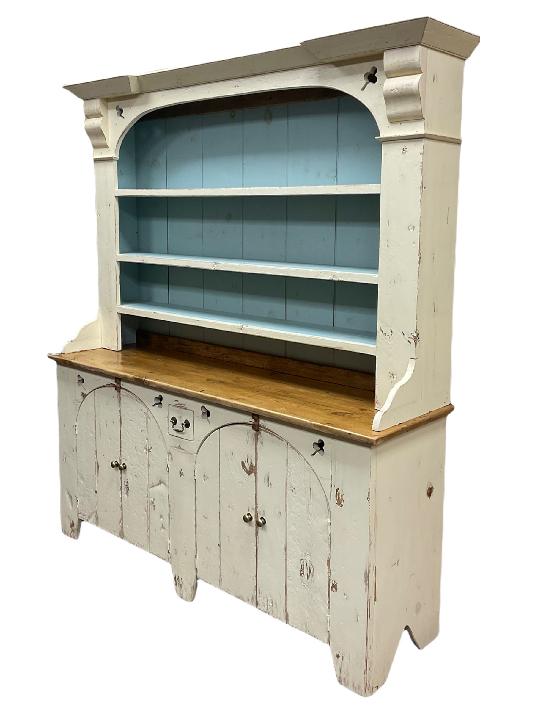 Rustic cream painted dresser - Image 3 of 6