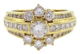 18ct gold round brilliant cut diamond cluster ring