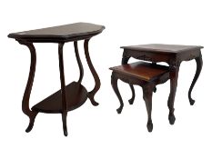 Classical mahogany nest of two tables