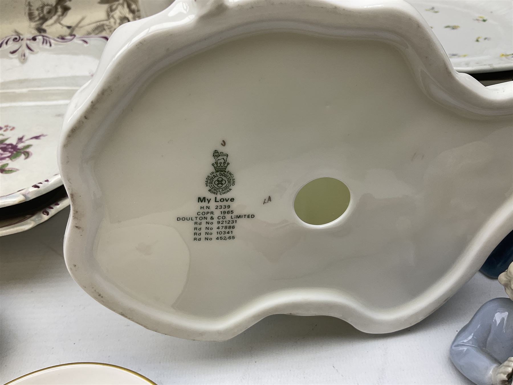 Quantity of Victorian and later ceramics to include two Wedgwood boxed plates - Image 3 of 7