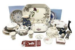 Quantity of Victorian and later ceramics to include two Wedgwood boxed plates