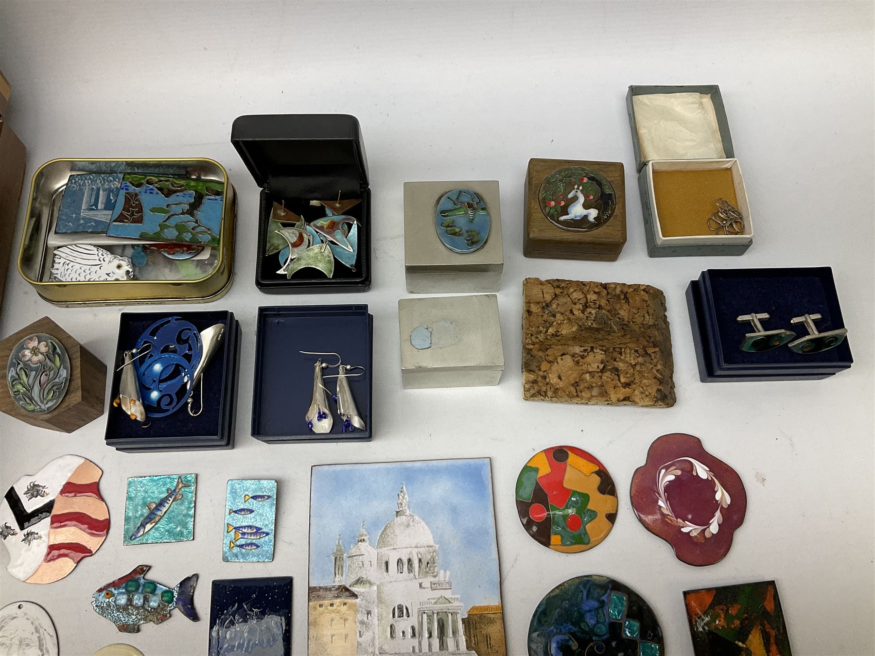 Collection of enamel plaques and jewellery - Image 6 of 7