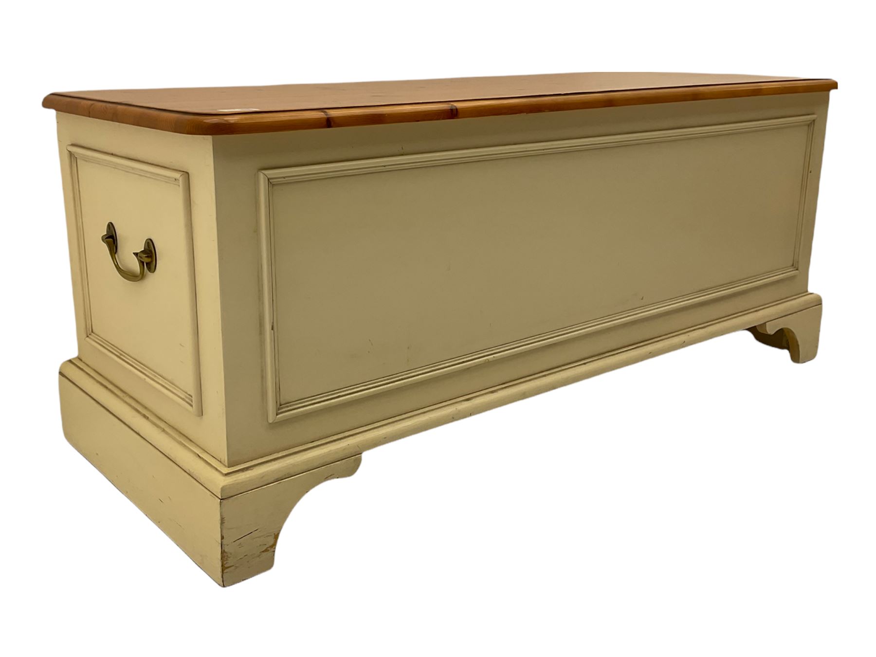 Laura Ashley pine and cream finish blanket box - Image 5 of 9