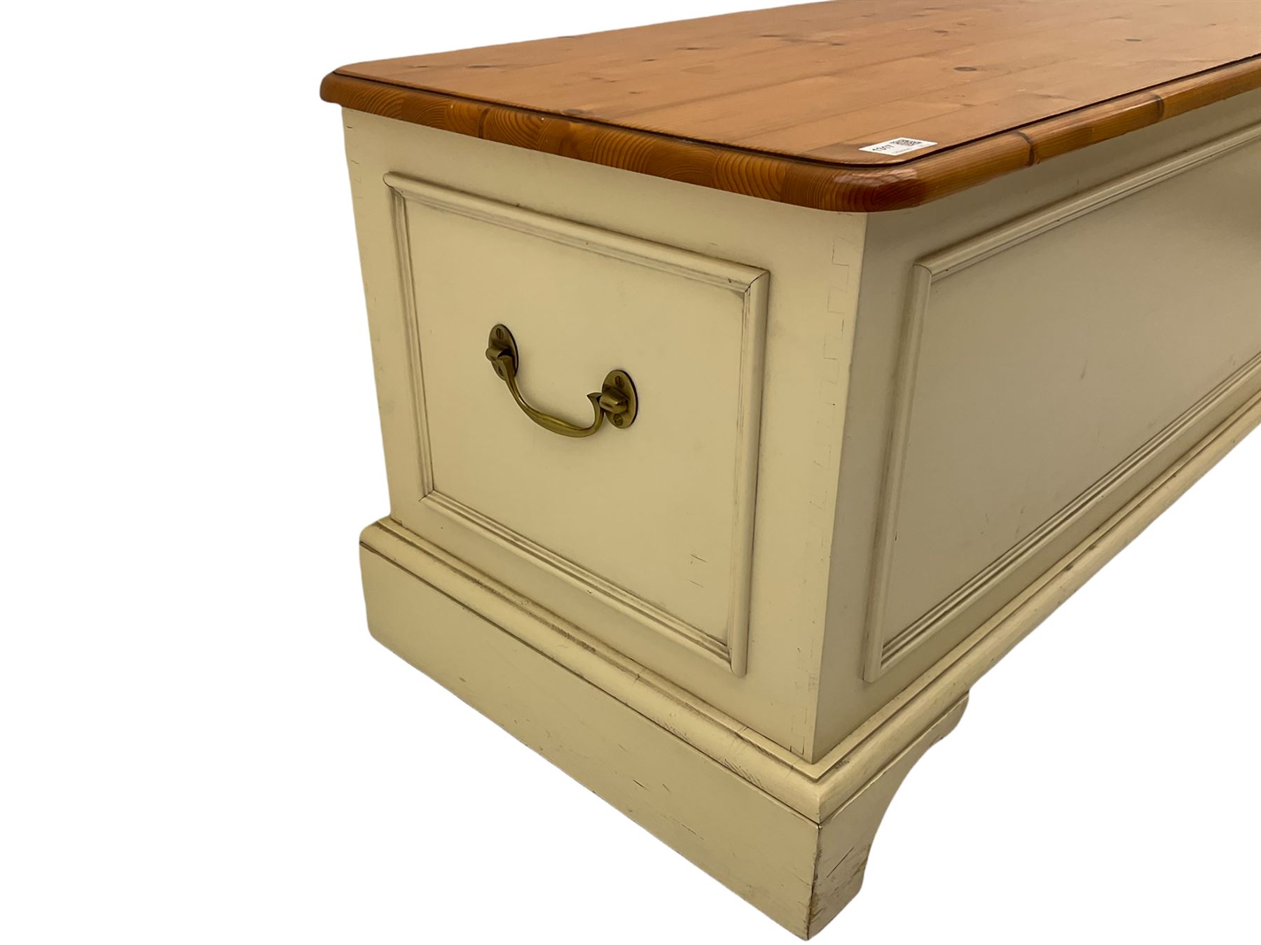 Laura Ashley pine and cream finish blanket box - Image 6 of 9