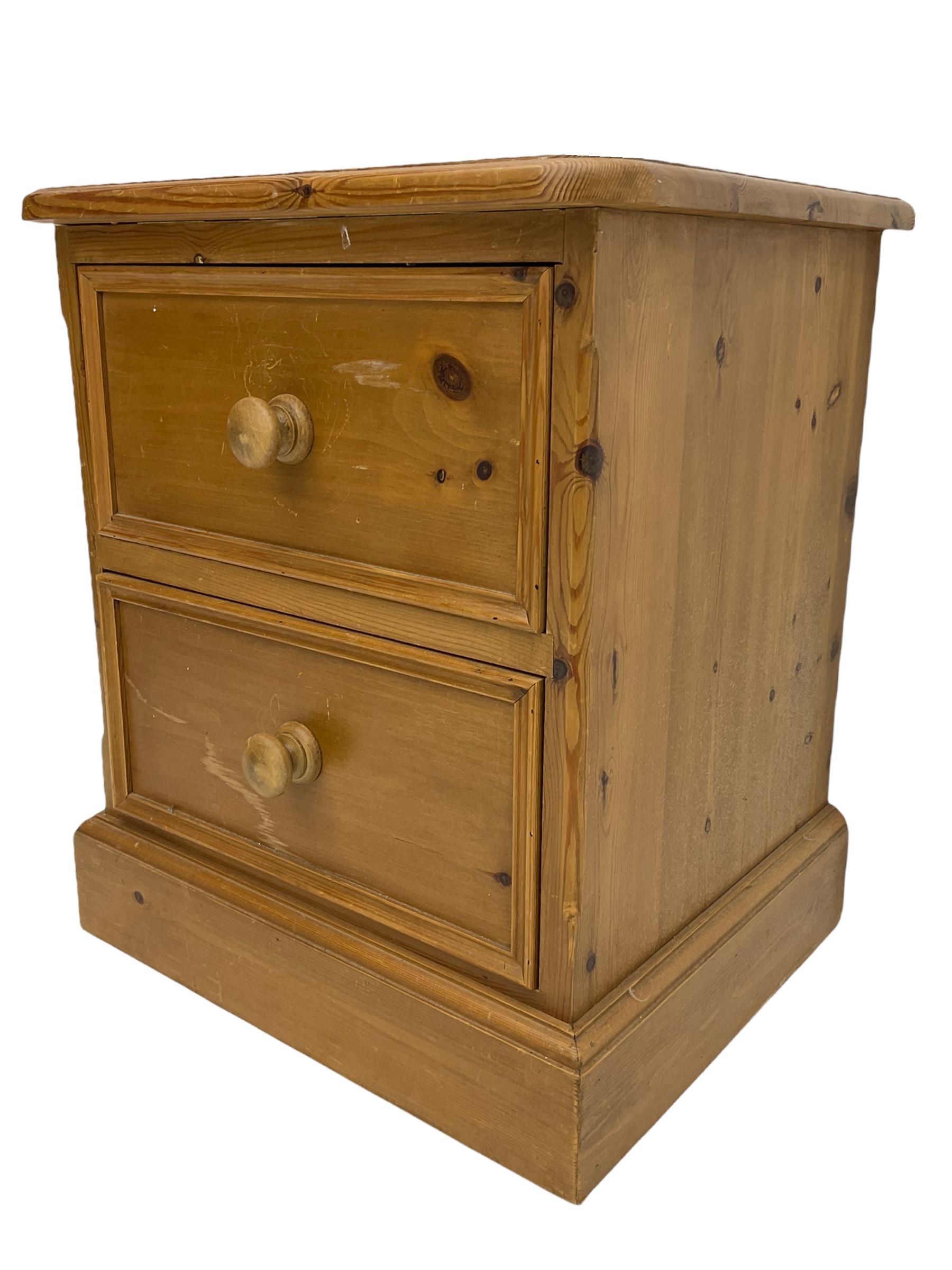 Waxed pine two drawer pedestal chest - Image 4 of 5
