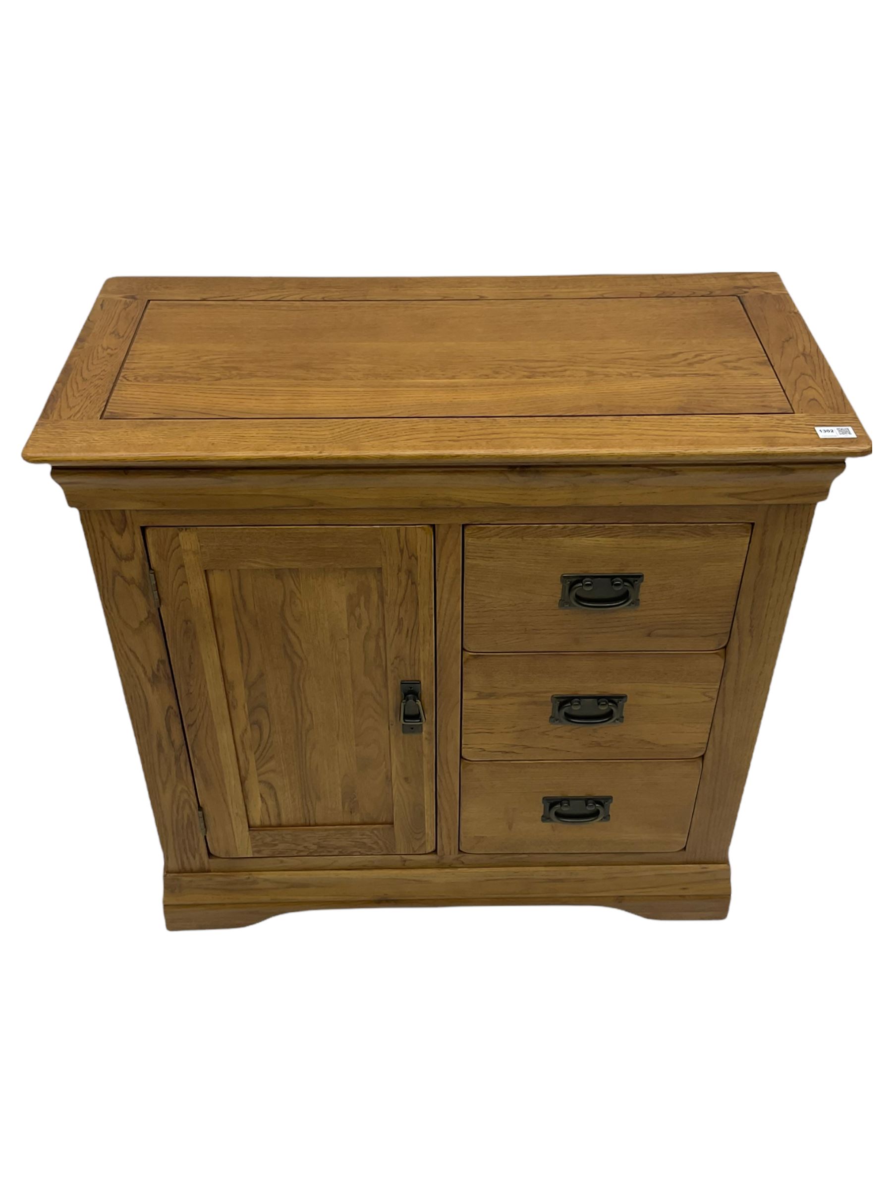 Oak side cabinet - Image 2 of 9