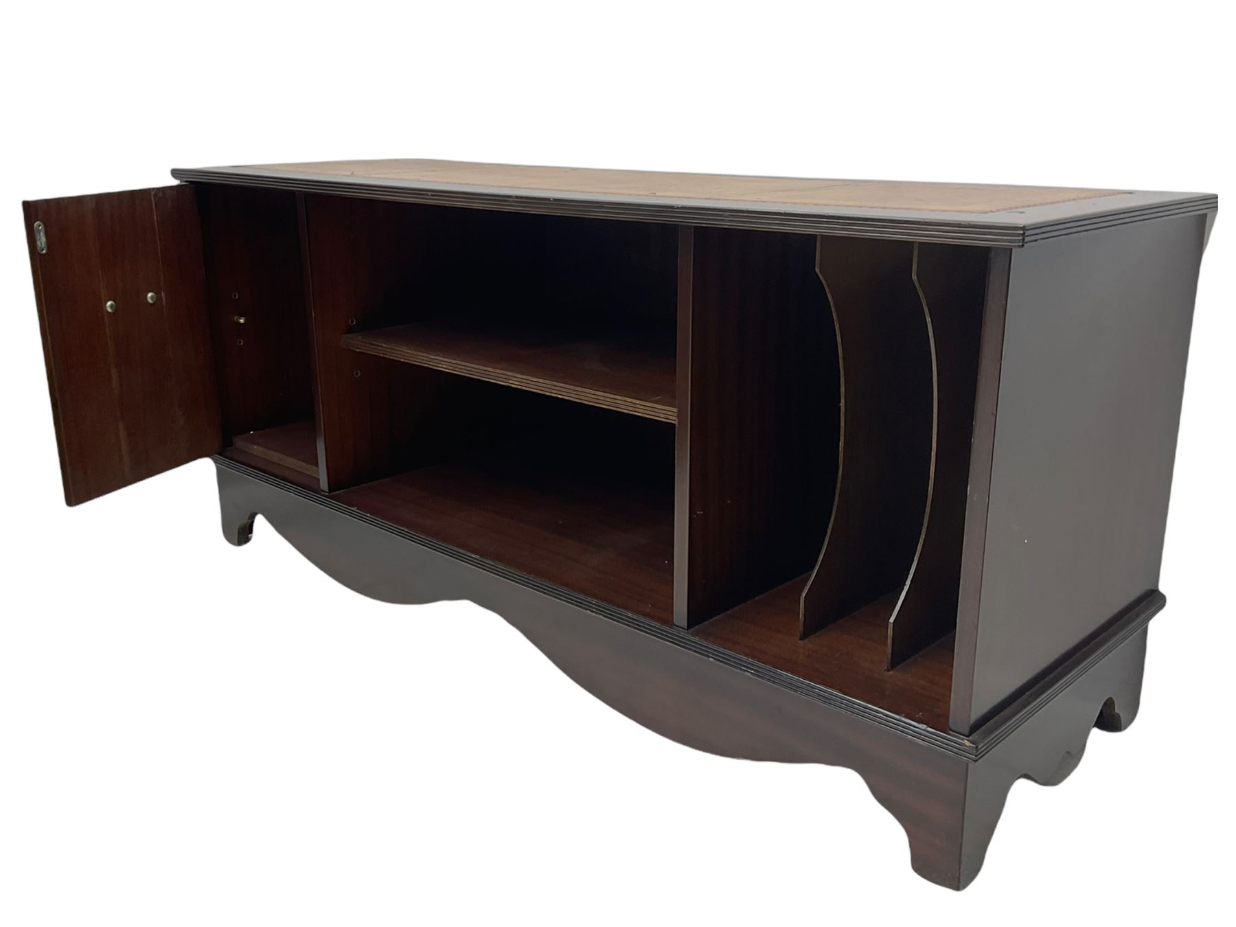 Reproduction mahogany stand with inset leather top - Image 4 of 5