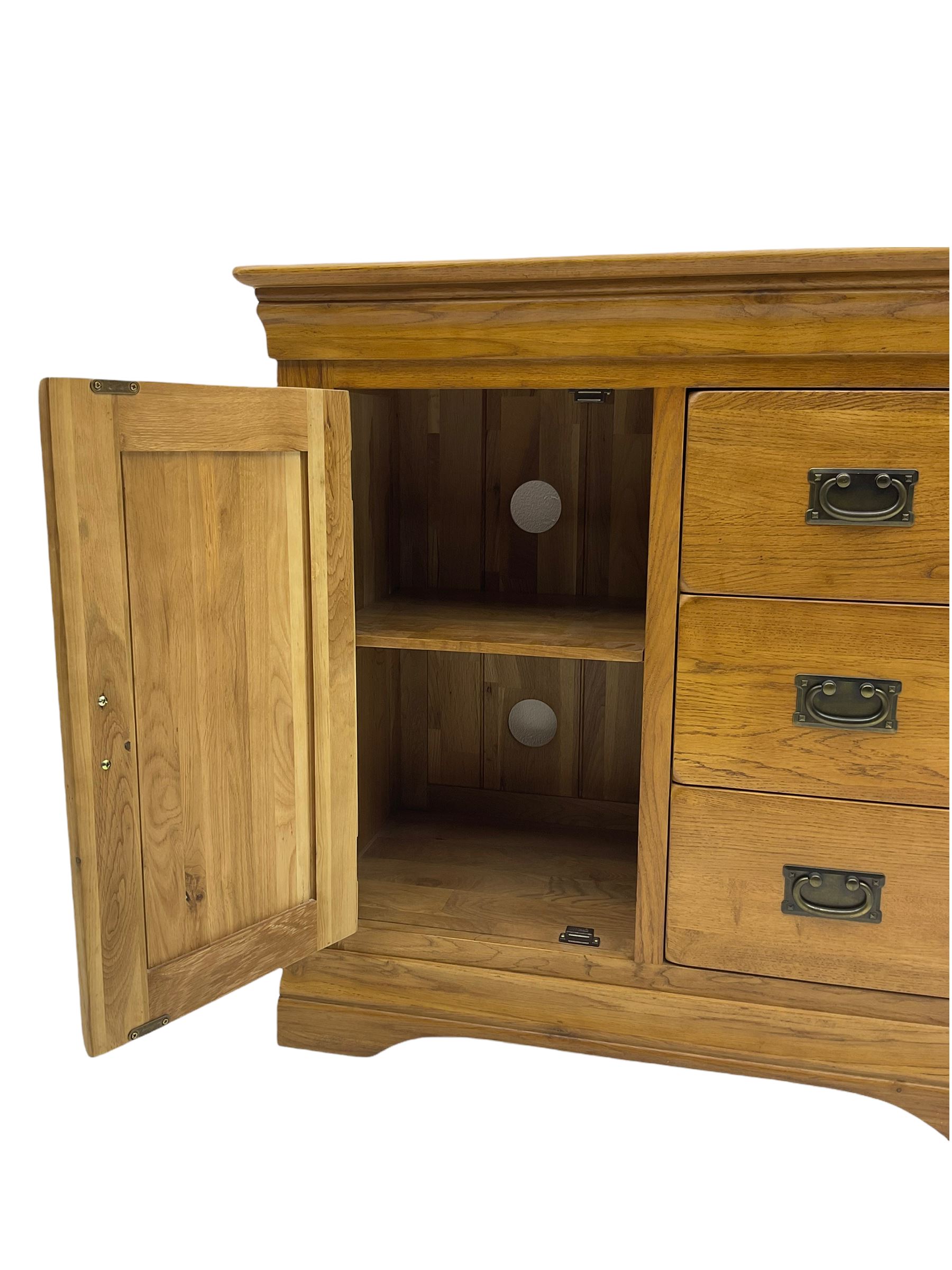 Oak side cabinet - Image 6 of 9