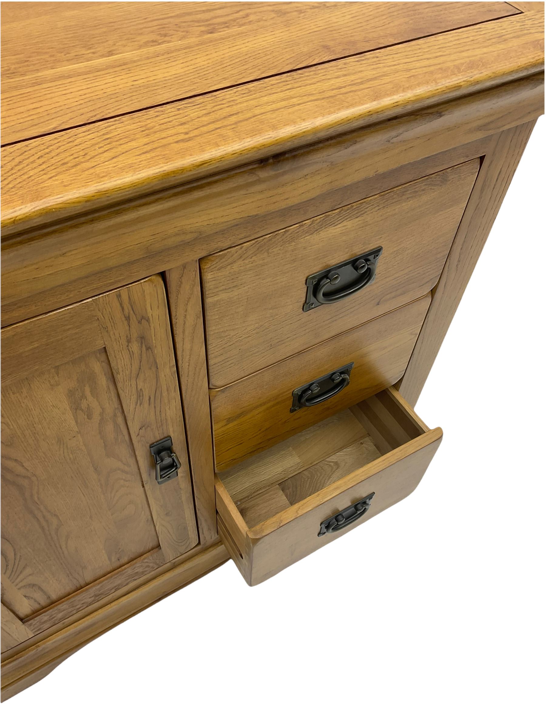 Oak side cabinet - Image 7 of 9