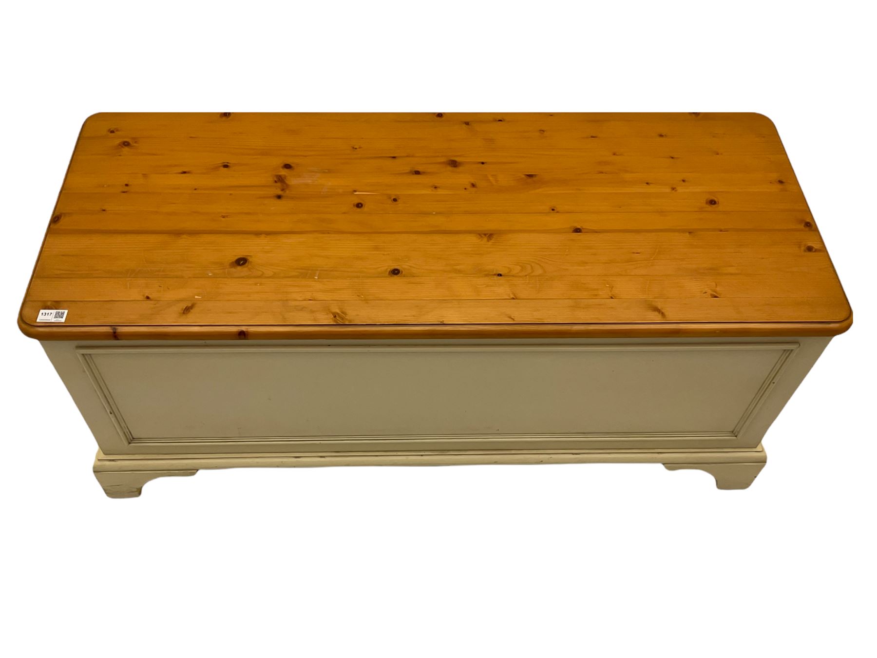 Laura Ashley pine and cream finish blanket box - Image 2 of 9