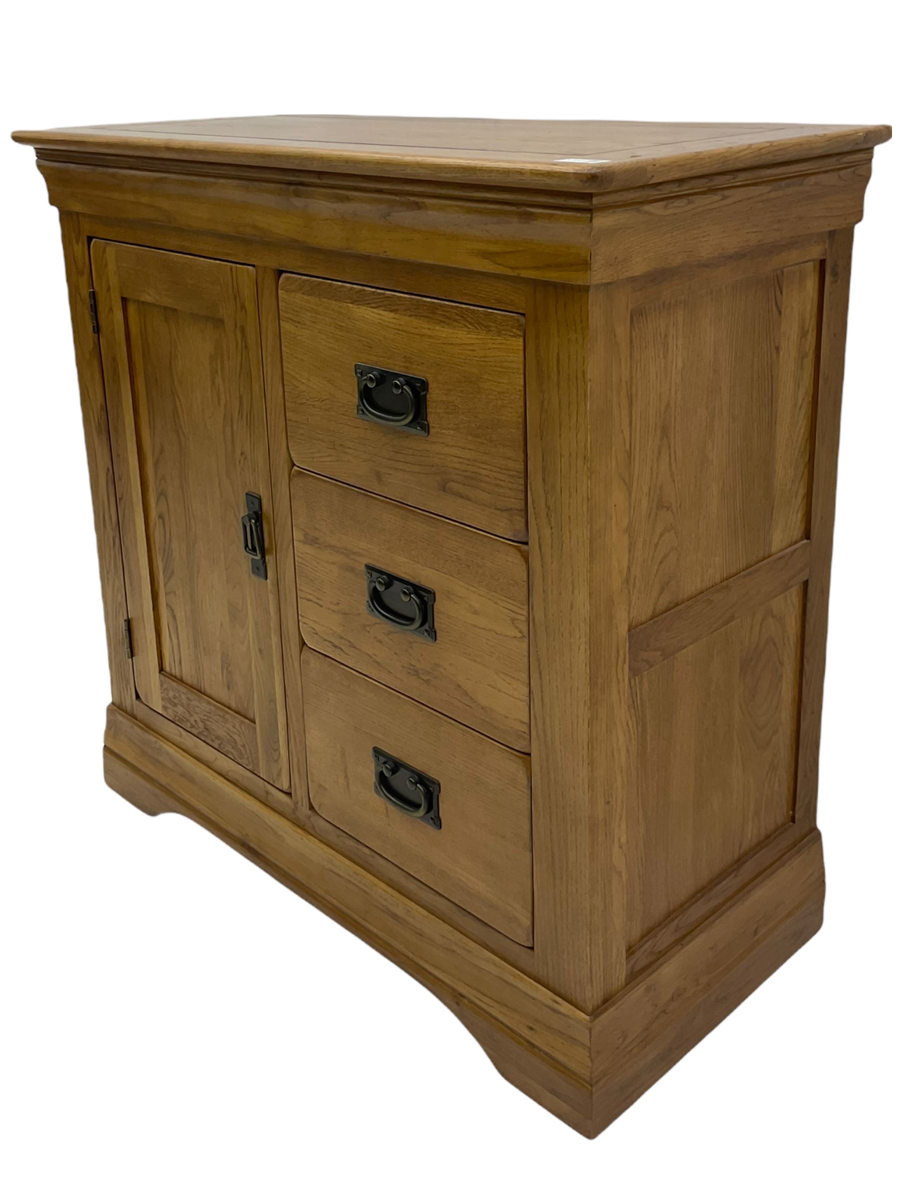 Oak side cabinet - Image 3 of 9