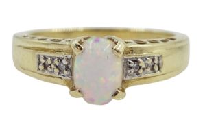 9ct gold single stone oval opal ring