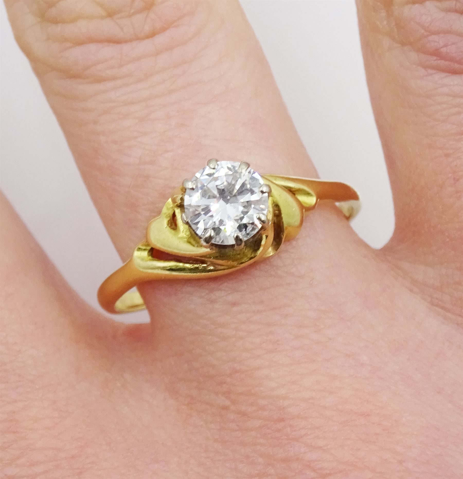 Gold single stone round brilliant cut diamond ring - Image 2 of 4